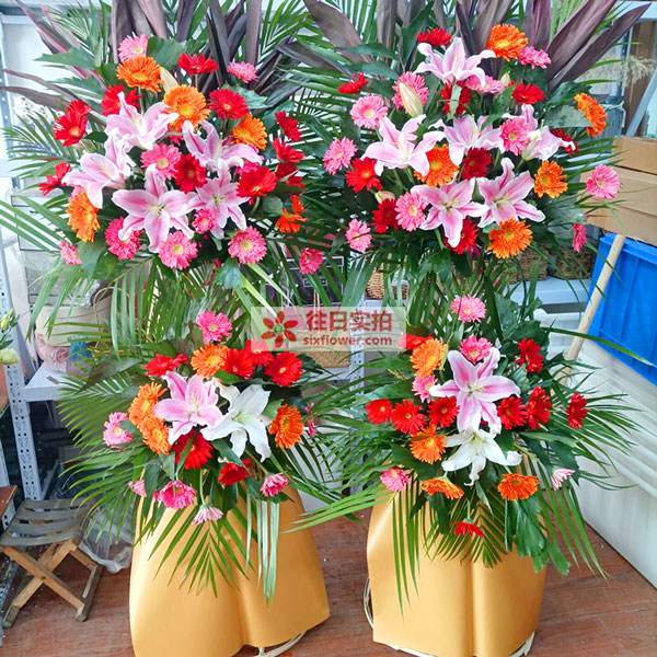 送北京朝阳区酷车小镇三江宴饭店的鲜花实拍图