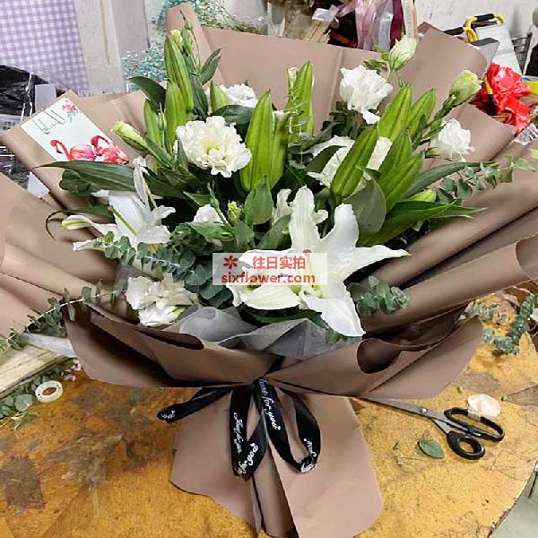 送柳州城中区八一路5号锦业锦城1栋的鲜花实拍图