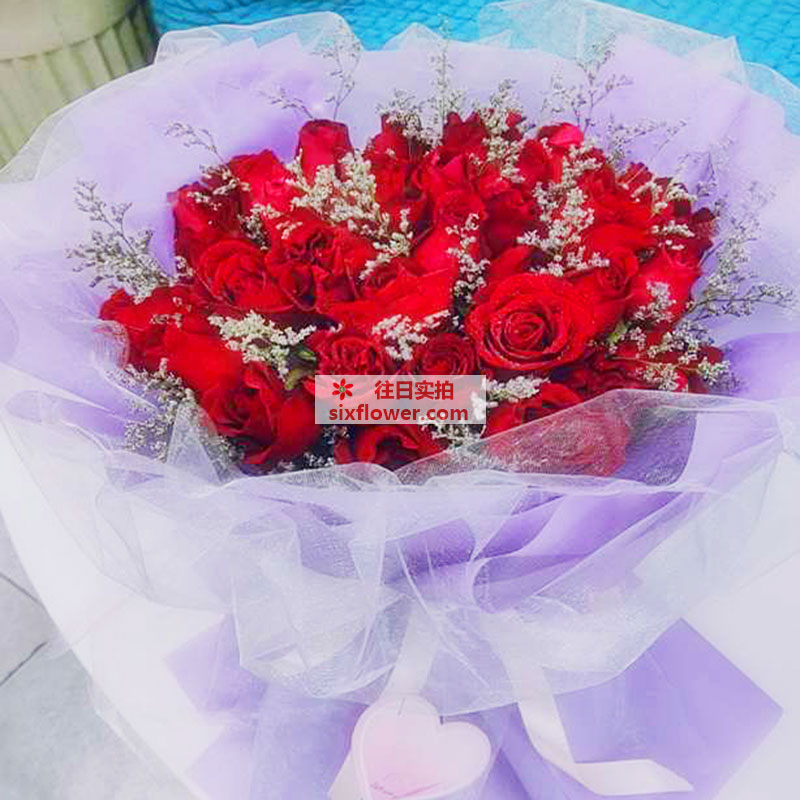 嘉兴南湖区南湖一品附近花店送花实拍(33朵红玫瑰，牵着你的手浪漫走)
