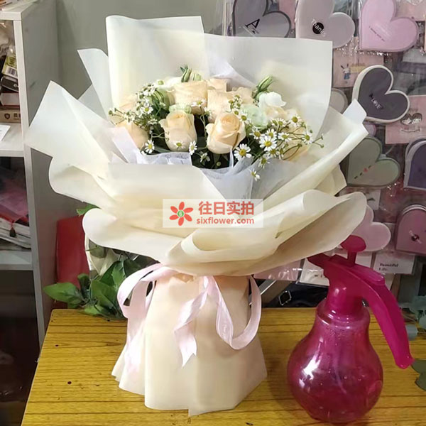 送扶绥县火车站的鲜花实拍图