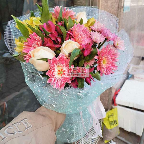 送北京市朝阳区杏花西路1402号东风苑的鲜花实拍图