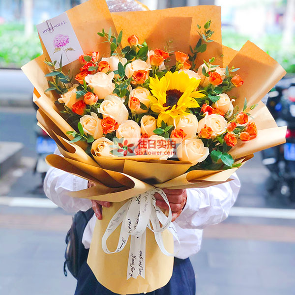 送海南省海口市龙华区金茂街道龙昆北路中华广场的鲜花实拍图