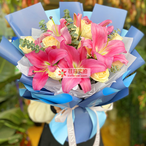 送肇庆广宁县广宁汽车站的鲜花实拍图