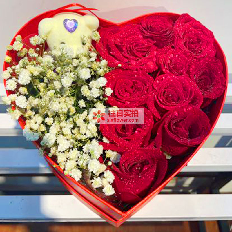 11朵红玫瑰心形礼盒，情永远为你而钟