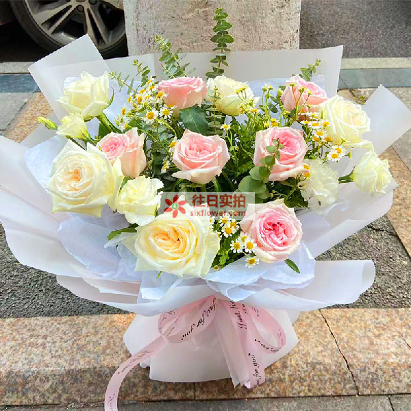 送宜宾翠屏区城中央奥园19号楼的鲜花实拍图