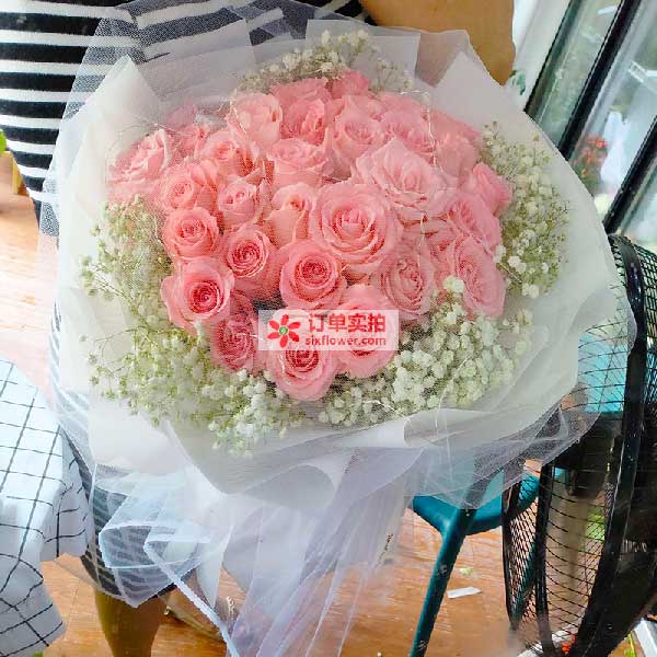 送容县富安居1楼的鲜花实拍图