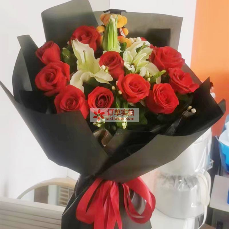 送锡林郭勒盟苏尼特右旗赛汉塔拉镇马拉沁市场的鲜花实拍图