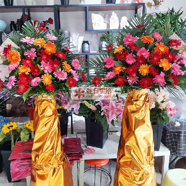 送新乡封丘县黄池路与北干道交叉口往西50米的鲜花实拍图