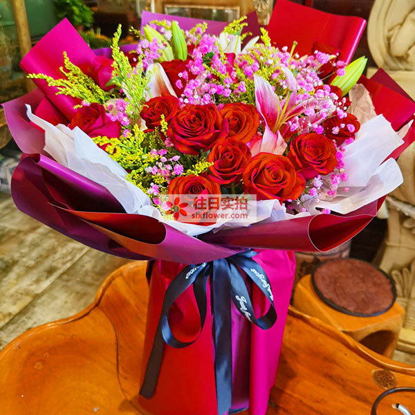 送乌兰浩特市五一街万佳阳光佳苑小区的鲜花实拍图