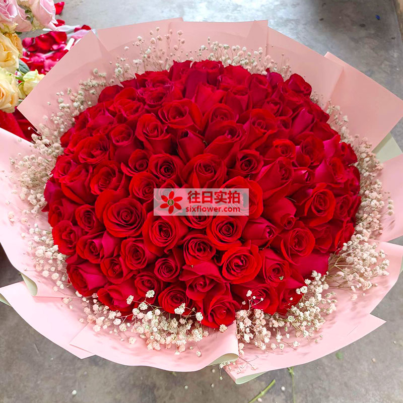 苏州市工业园区苏绣路附近花店送花实拍(99朵红玫瑰满天星，给你我全部的爱)