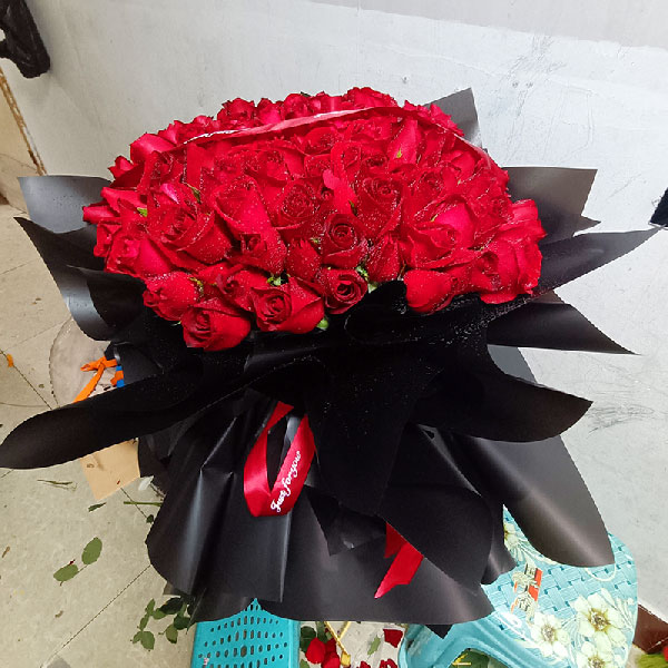 送泸州市江阳区酒城大道二段云龙苑东北门的鲜花实拍图