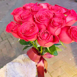 上海市宝山区顾村镇附近花店送花实拍(19朵红玫瑰，爱情的言语)