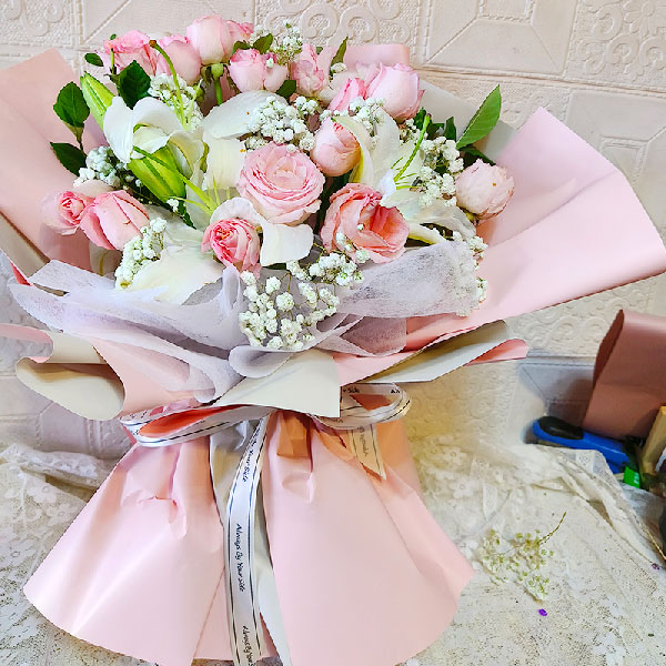 送鹤岗市南山区民族小区20号楼的鲜花实拍图