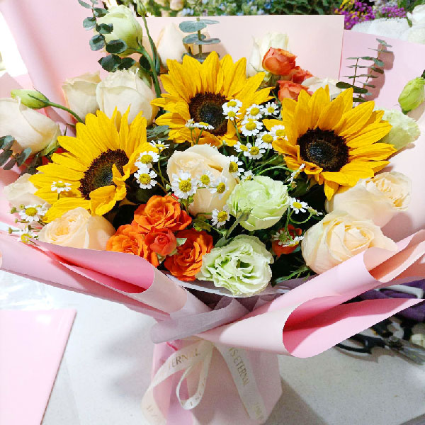 送青海人民医院住院部的鲜花实拍图