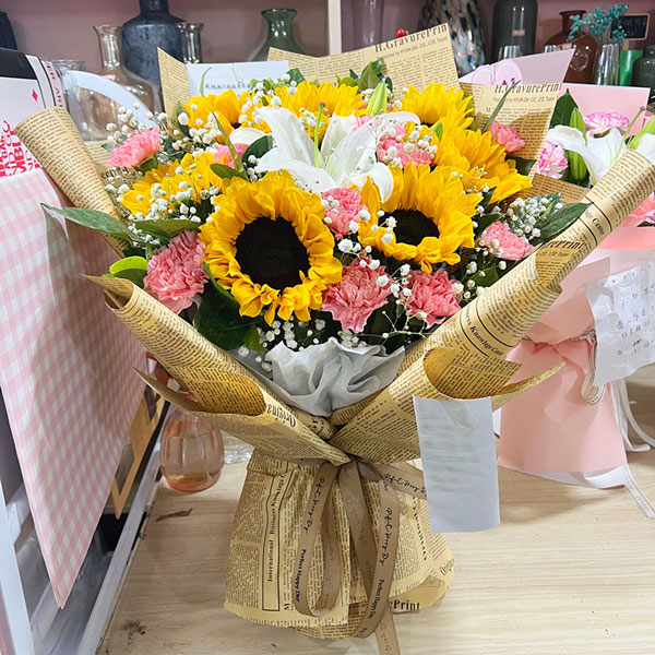 送威海市环翠区鲸园街道菊花顶南区9号楼的鲜花实拍图