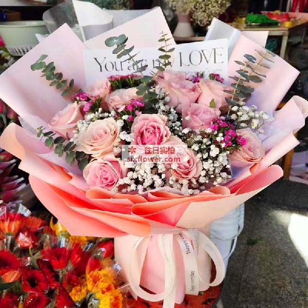 送玉溪易门县龙泉街道教师小区的鲜花实拍图