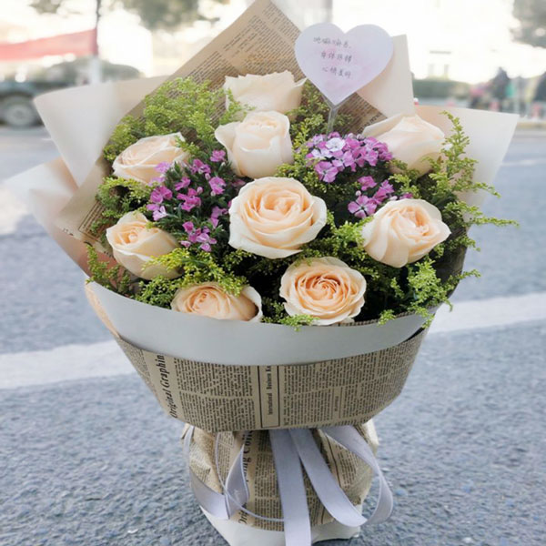 送安康市香溪家园(百家惠公司大楼三楼)的鲜花实拍图