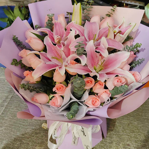 送天津南开区渭水道赢寰大厦的鲜花实拍图