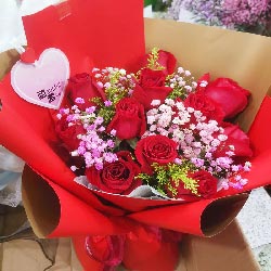 上海杨浦区中原路附近花店送花实拍(11朵红玫瑰栀子叶满天星，爱我的人我也爱你)