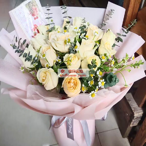 送深圳市宝安区福永街道下十围路58号维也纳酒店的鲜花实拍图