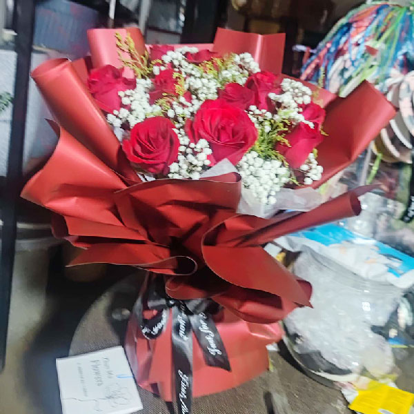 送迪庆藏族自治洲香格里拉市瑞泰农贸市场的鲜花实拍图