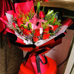 温州龙湾区状元街道附近花店送花实拍(19朵红玫瑰百合，与你幸福前行)