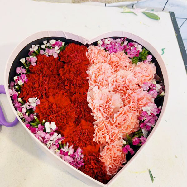 送盘锦市兴隆台区康宁医院康宁服务中心的鲜花实拍图