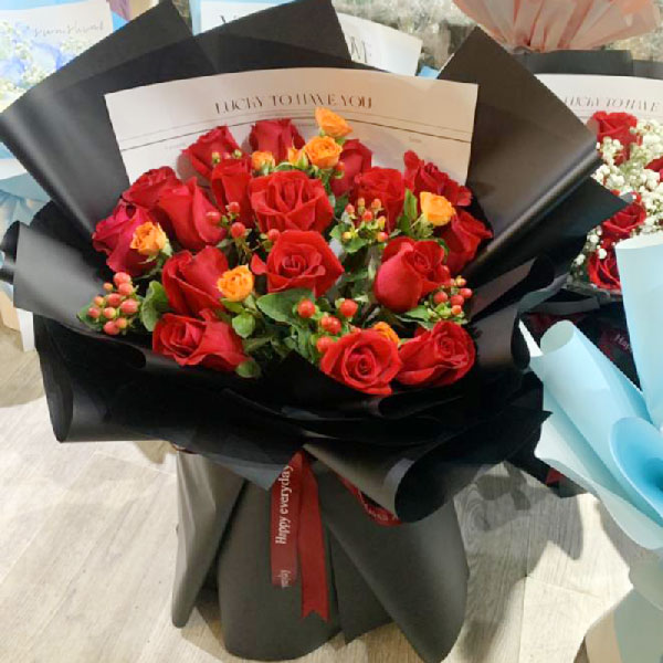 送宁夏固原市五指广场的鲜花实拍图