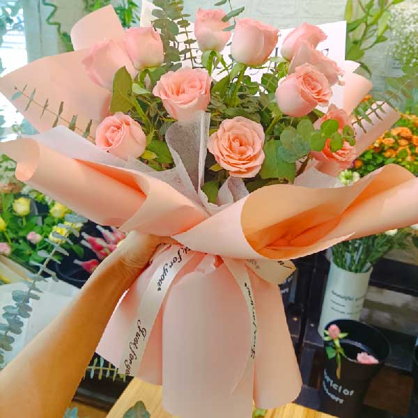 送澳门氹仔大学大马路澳门大学博士生宿舍的鲜花实拍图