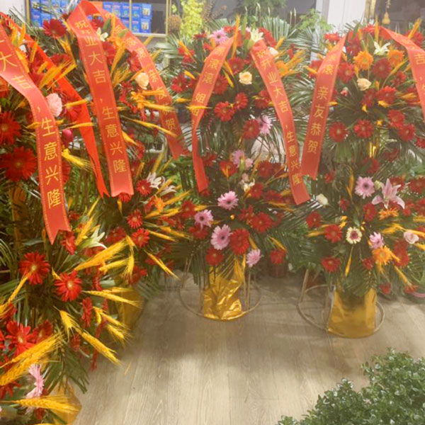 送沛县张寨镇阳光豪庭A区东的鲜花实拍图