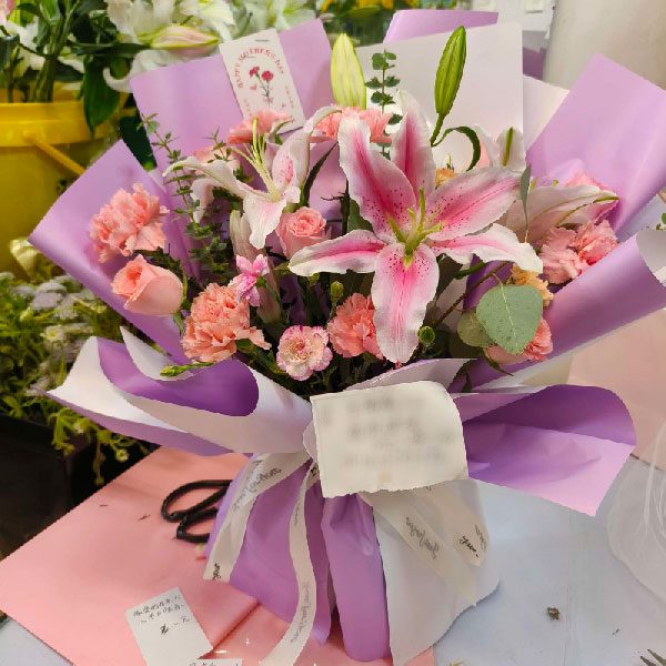 送秦皇岛市海港区白塔岭街道河北大街西段金海湾小区的鲜花实拍图