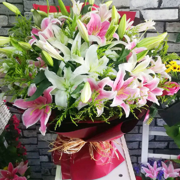 送盘锦市兴隆台区鹤翔路49号大商城市广场的鲜花实拍图