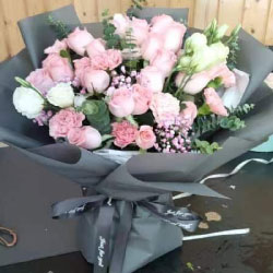 杭州富阳区银湖街道附近花店送花实拍(21朵戴安娜粉玫瑰，幸福到老)
