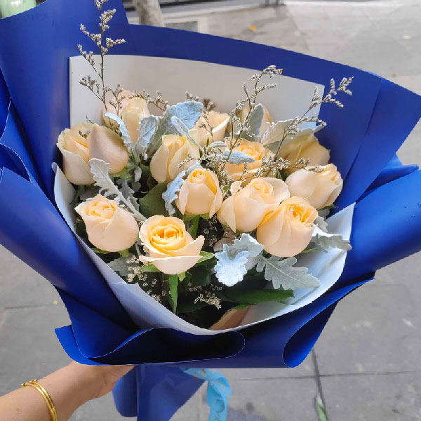 送舟山普陀区沈家门小学食堂部的鲜花实拍图