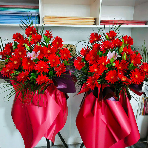 �ͼ�����СϪ�����оƵ��Ա߸�����������ʻ�ʵ��ͼ