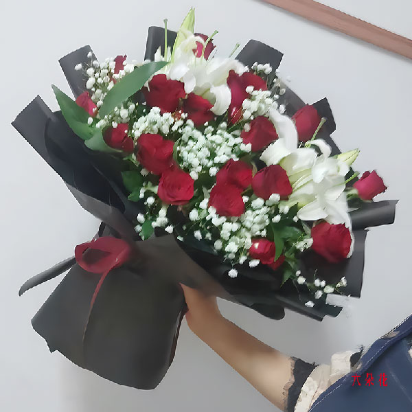 送阳春市河西好好多商场的鲜花实拍图