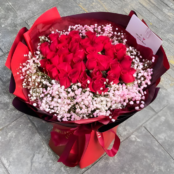 送乐山师范学院旁海棠路与滨河路交汇处的鲜花实拍图