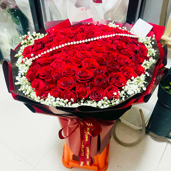 送黑山县福山时代购物广场北门的鲜花实拍图