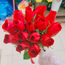 上海市新天地地铁站附近花店送花实拍(19朵红玫瑰，爱情的言语)