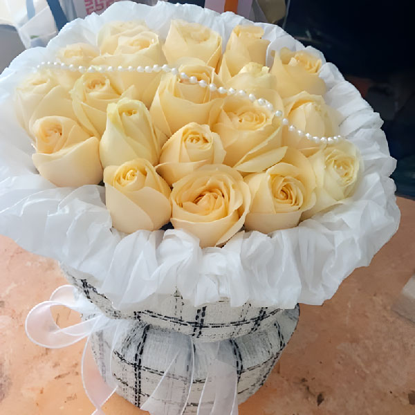 送亳州市谯城区魏武大道的鲜花实拍图