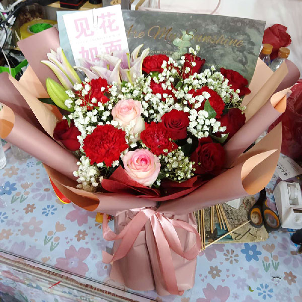 送漯河市源汇区阴阳赵镇翠华山路与长江路交叉口鲁明大厦的鲜花实拍图