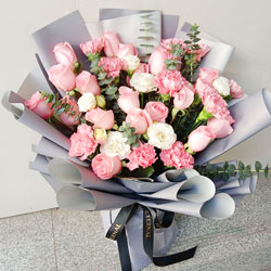19朵戴安娜粉玫瑰康乃馨，每一天都爱你