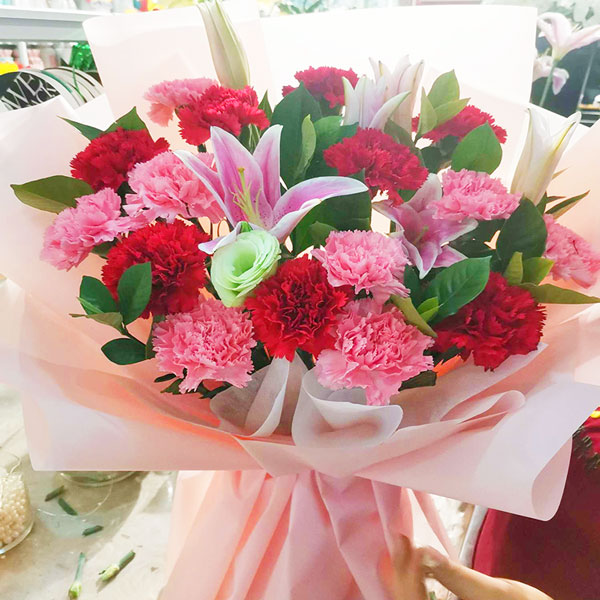 送郑州金水区渔甲一方信阳宴英协路店的鲜花实拍图