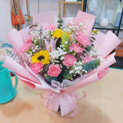 上海闵行区星河湾附近花店送花实拍(12朵康乃馨向日葵百合，快乐和温暖)