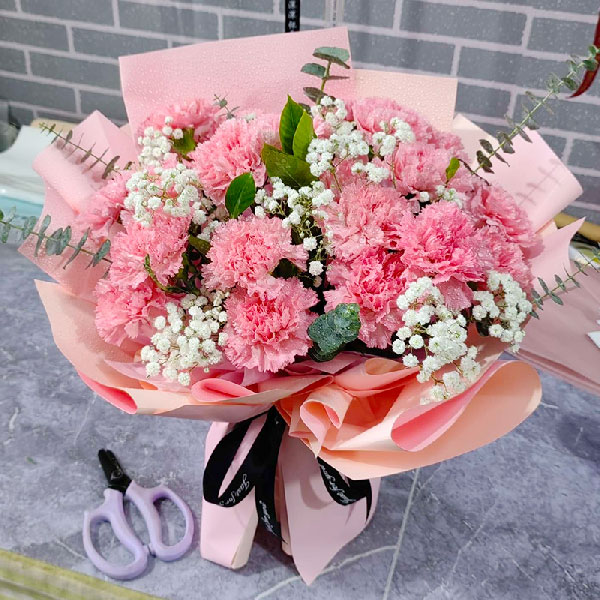 送沈丘县槐店回族镇富都大道保安公司后面菜鸟驿站的鲜花实拍图