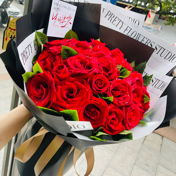 送防城港市港口区西湾华庭小区的鲜花实拍图