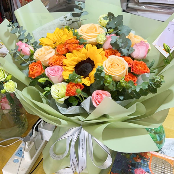 送巴中巴州区维也纳酒店2楼的鲜花实拍图