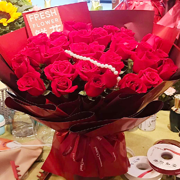 送安顺市西秀区龙青路翠麓名居的鲜花实拍图