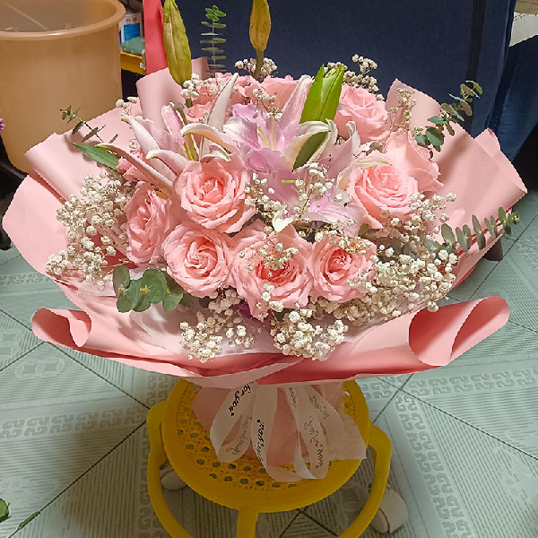 送广西柳州市城中区东环大道的鲜花实拍图