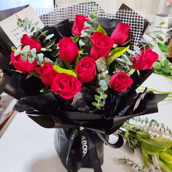 送山西省长治市潞州区紫坊农贸市场的鲜花实拍图